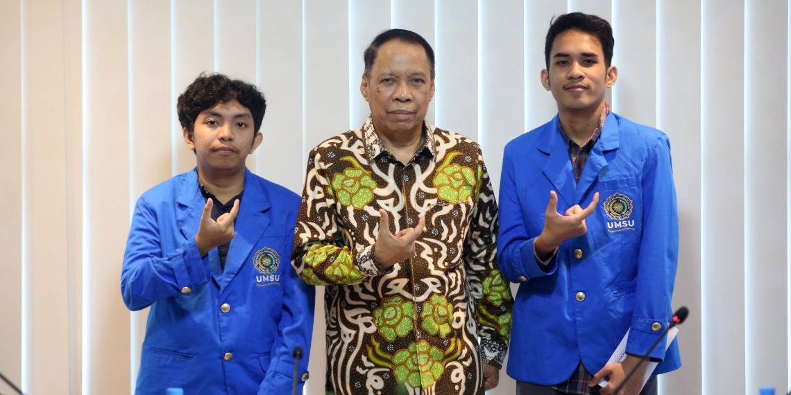 UMSU Rector Sends Off Two IISMA 2024 Students to Thailand and Czech Republic