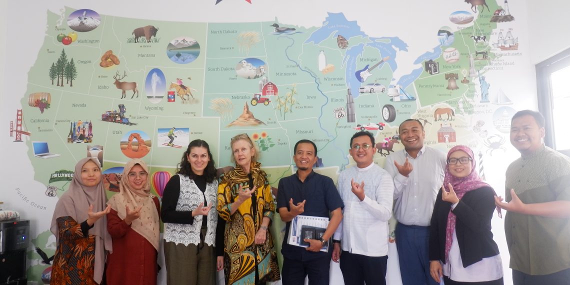Welcome RELO Director and Ms. MagdalenaBuilding Bridges: Enhancing English Language Education Through Partnership