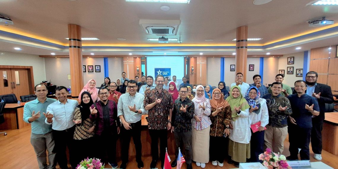 Capacity Building Workshop by Jacob Hosier & I Made Andi Arsana